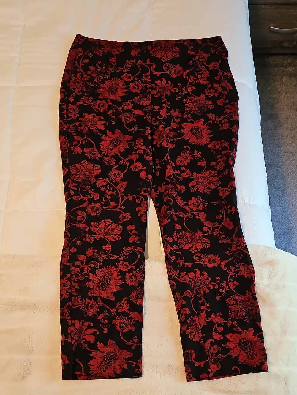 Chico's Black & Red Floral Cropped Pants